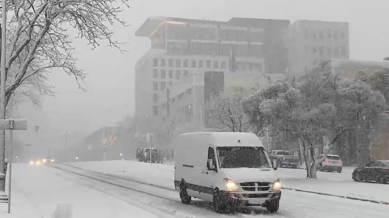 Snow falls on E. Washington Ave. in Madison, Wis., on Dec. 9, 2022.