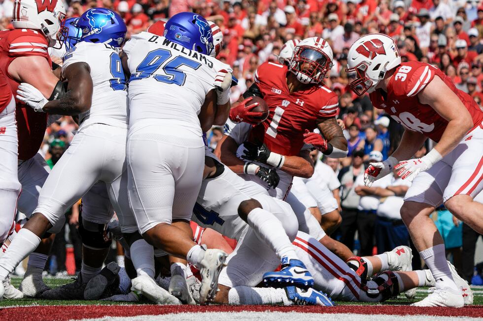 Wisconsin's Chez Mellusi (1) runs for a touchdown during the first half of an NCAA college...